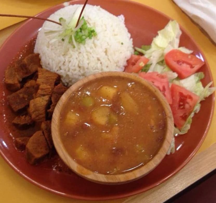 Tainos Kitchen on Wheels